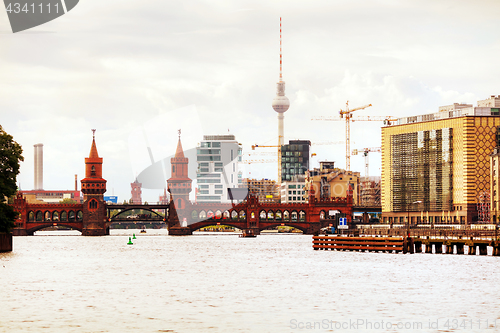 Image of Berlin cityscape with Oberbaum bridge