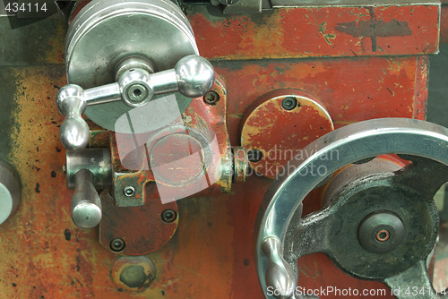Image of Old, worn steel lathe