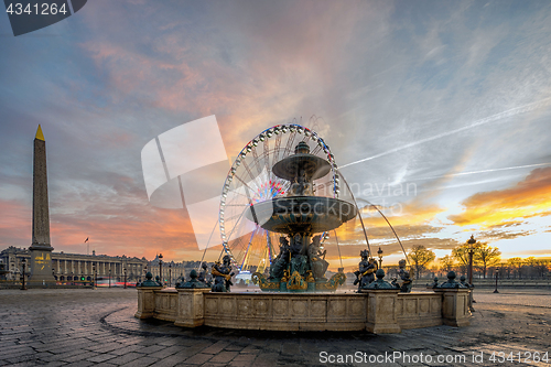 Image of Fountain at Place de la Concord in Paris 