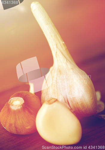 Image of close up of garlic on wooden table