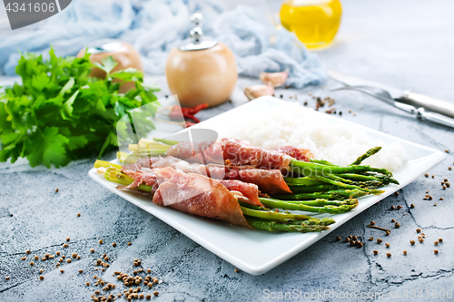 Image of rice with asparagus and meat