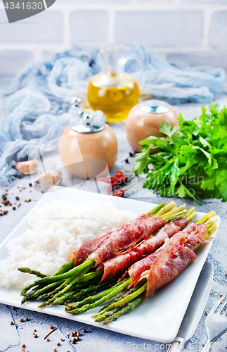 Image of rice with asparagus and meat