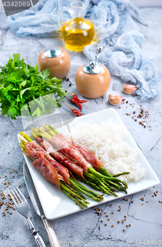 Image of rice with asparagus and meat