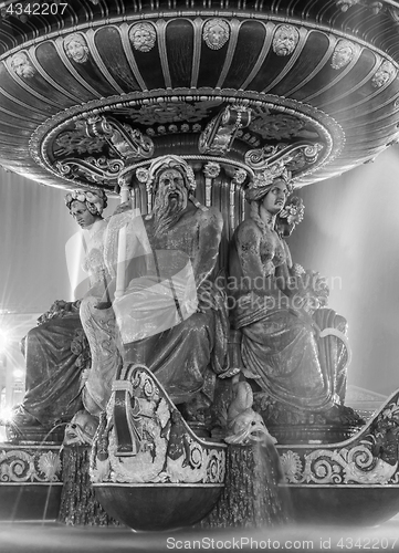 Image of Fountain at Place de la Concorde in Paris 