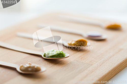 Image of vegetable or fruit puree or baby food in spoons
