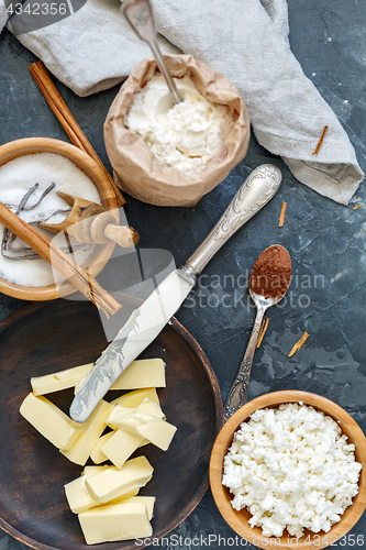 Image of Baking ingredients for cheese roguelikes with cinnamon.