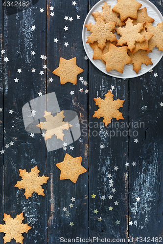 Image of Gingerbread in the shape of stars and snowflakes.
