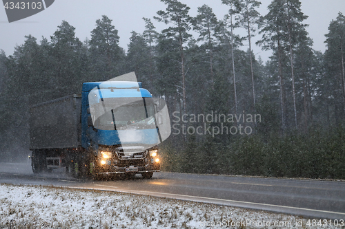 Image of Renault Trucks T Trucking in Blizzard