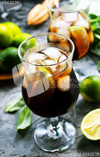 Image of drink with limes