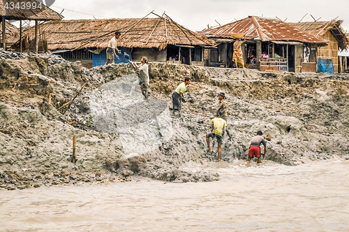 Image of Men in mud in Bangladesh