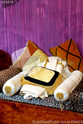 Image of Ottoman purple