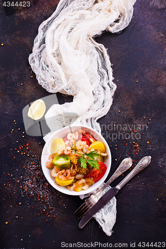 Image of salad with shrimps