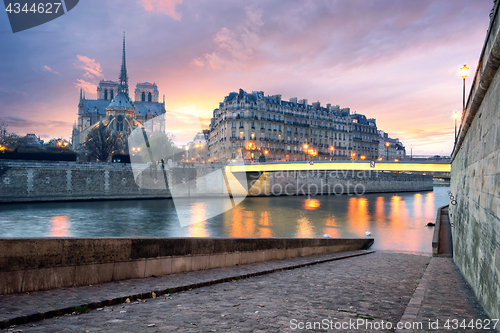 Image of Notre Dame de Paris at Twilight