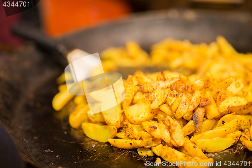 Image of fried potato on stir fry pan
