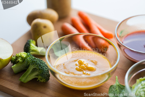 Image of vegetable puree or baby food in glass bowl