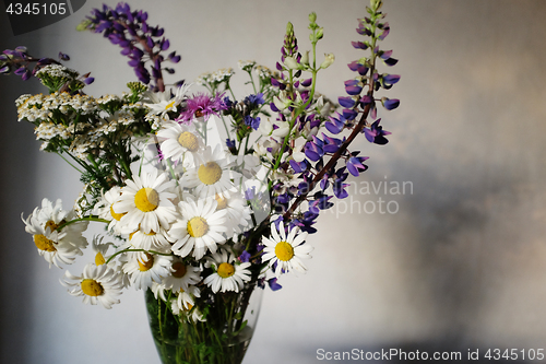 Image of bouquet of wildflowers in a vase