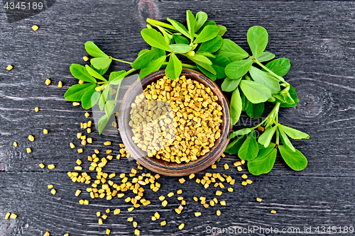 Image of Fenugreek with leaf in bowl on board top