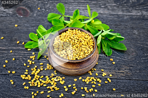 Image of Fenugreek with leaf in bowl on black board