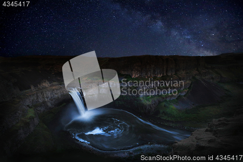 Image of Star Trail Night Time Lapsed Exposure in Palouse Washington