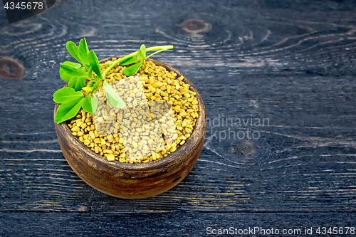 Image of Fenugreek with leaf in clay bowl on black board