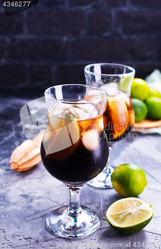 Image of drink with limes
