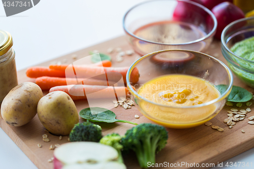 Image of vegetable puree or baby food in glass bowls