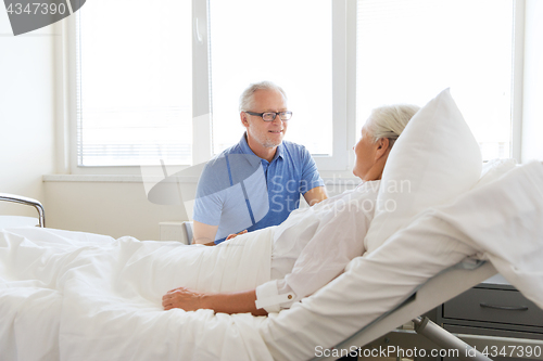 Image of senior couple meeting at hospital ward