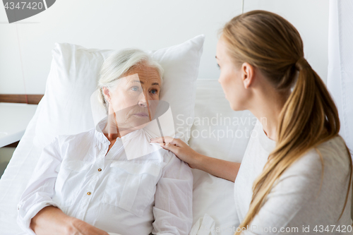 Image of daughter visiting her senior mother at hospital