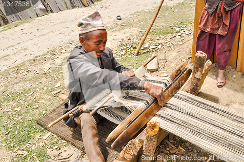 Image of Man with loom in Nepal