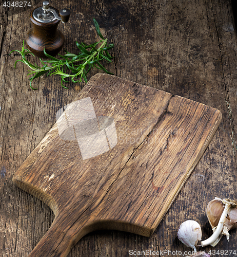 Image of empty wooden cutting board