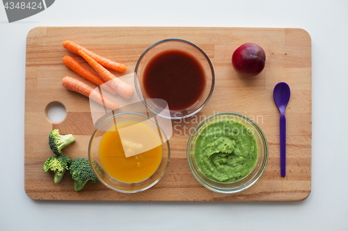 Image of vegetable puree or baby food in glass bowls