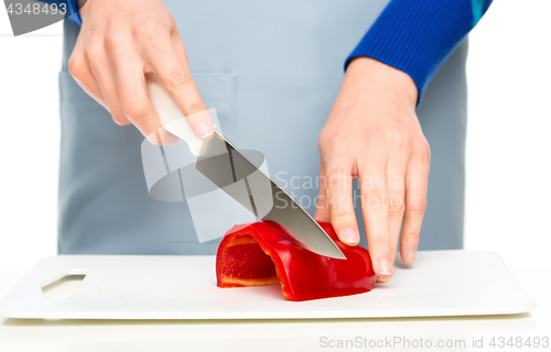 Image of Cook is chopping bell pepper