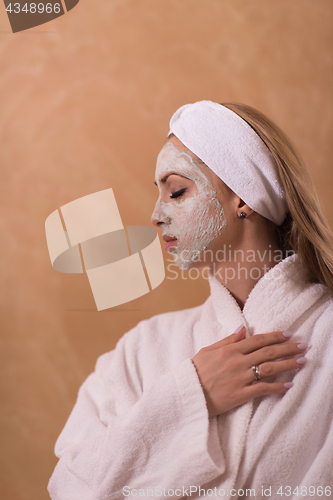 Image of Spa Woman applying Facial Mask