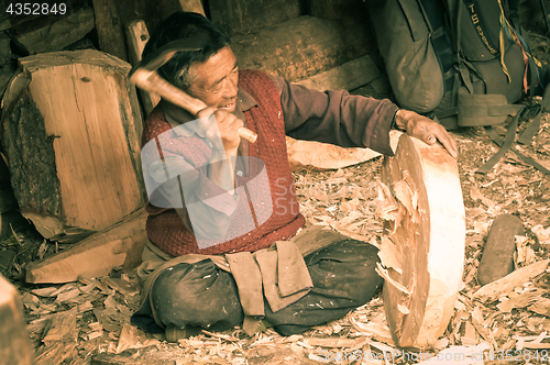 Image of Man with axe in Nepal