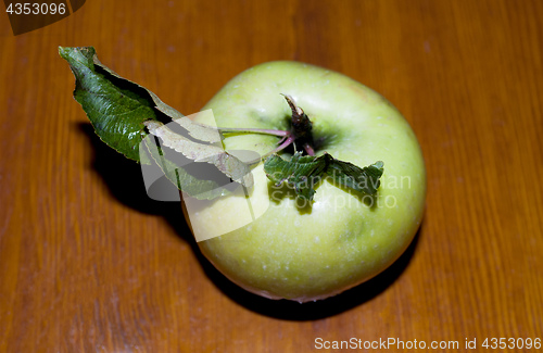 Image of green apple and green leaves