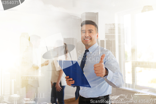 Image of realtor with clipboard showing thumbs up
