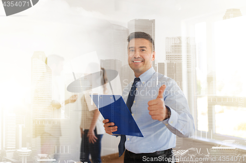 Image of realtor with clipboard showing thumbs up