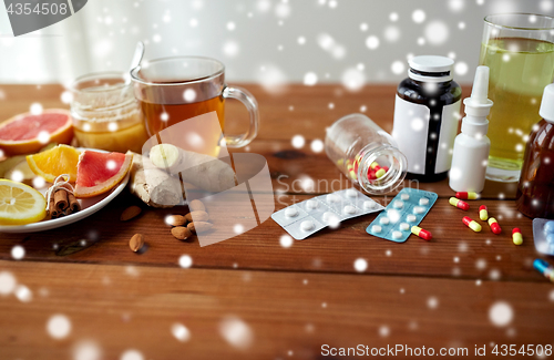 Image of traditional medicine and synthetic drugs