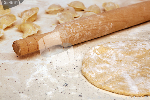 Image of rolling pin and dough on table