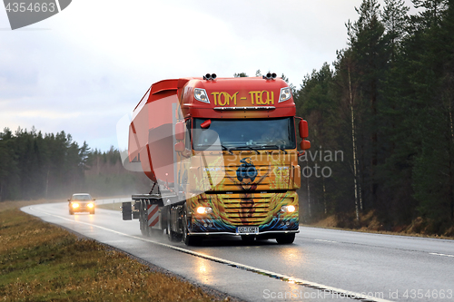 Image of DAF XF Fathom of Tom-Tech Hauls Load