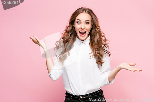 Image of Surprised happy beautiful woman looking in excitement.