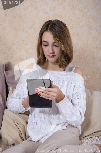 Image of The girl with tablet