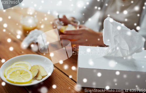 Image of paper wipes box with lemon and ginger on plate