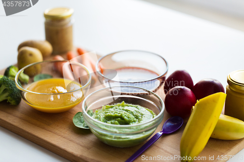 Image of vegetable puree or baby food in glass bowls