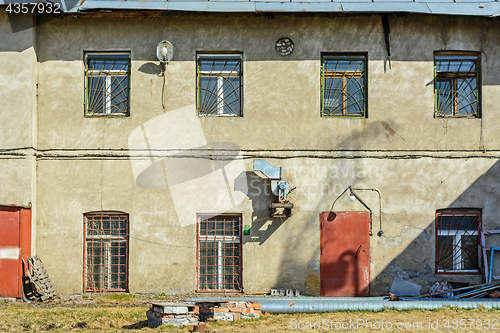 Image of Facade of the old building.