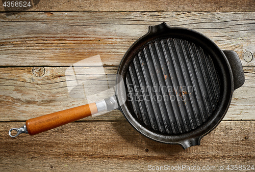 Image of empty black cast iron pan