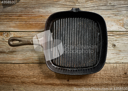 Image of empty black cast iron pan