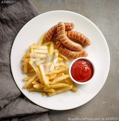 Image of fried potatoes and sausages