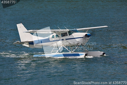 Image of Floatplane in dock