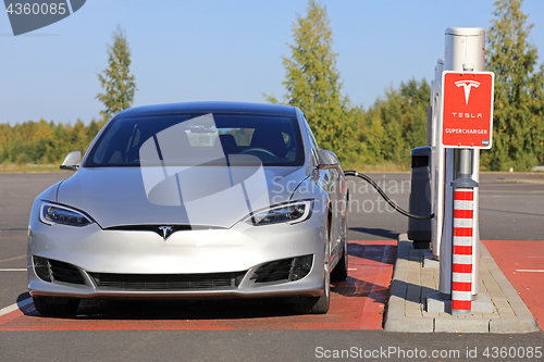 Image of New Tesla Model S Electric Car Supercharging